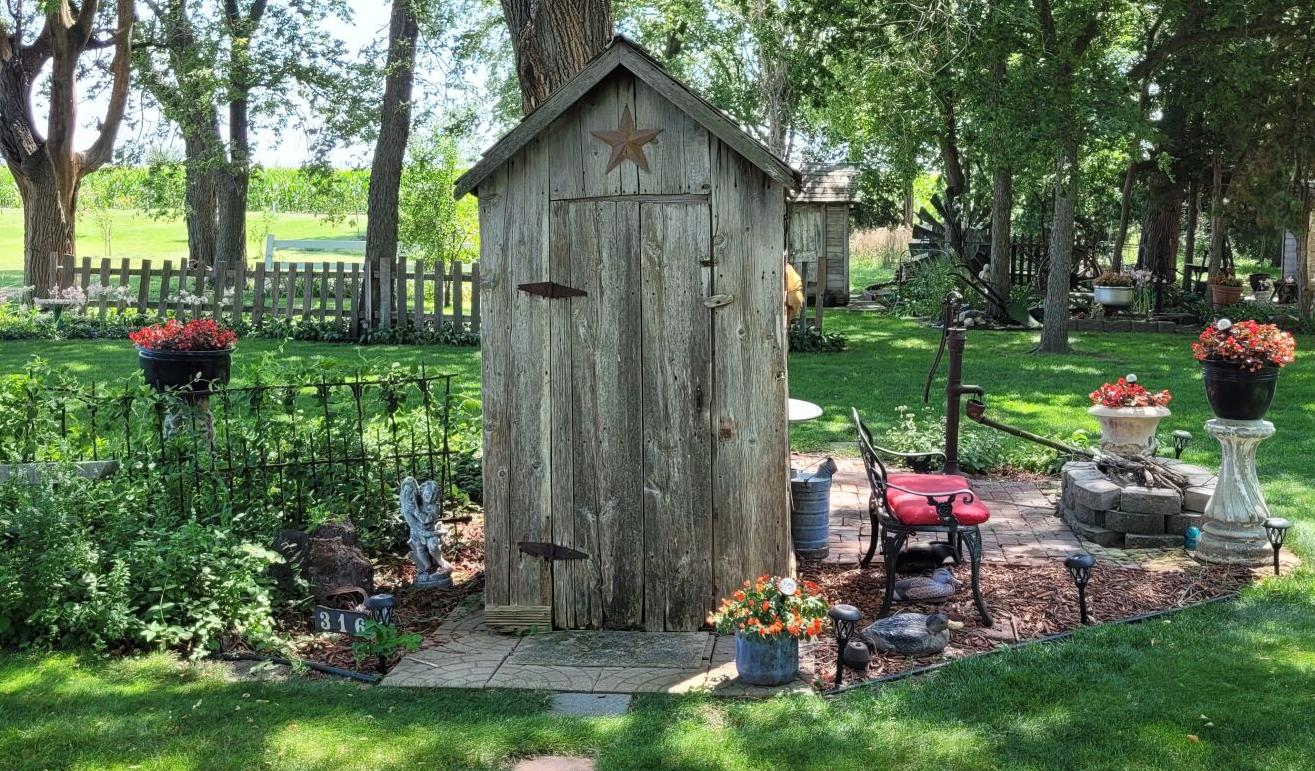 John Hanssen's Outhouses